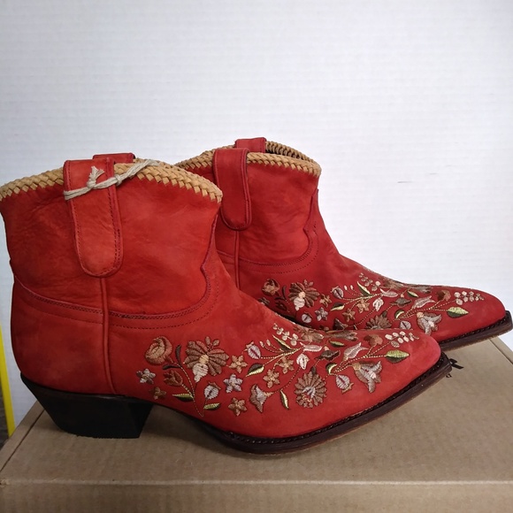 LibertyBlack Shoes - NWT Liberty Black Boots Wildflower Rust
